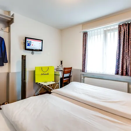 Alexander Old Town 2*