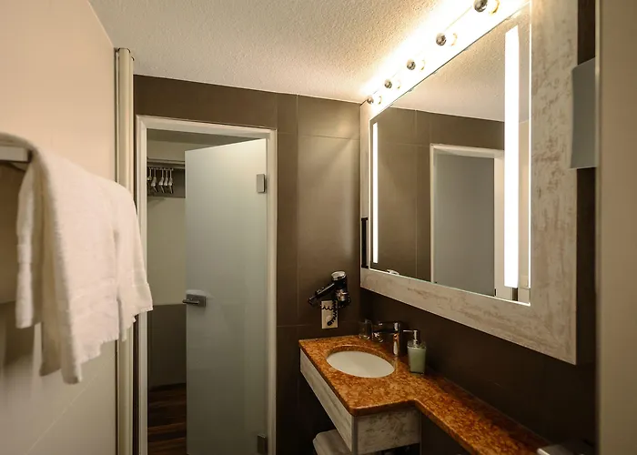 Alexander Old Town Guest house 2*