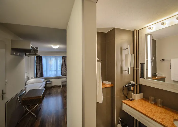 Alexander Old Town 2*