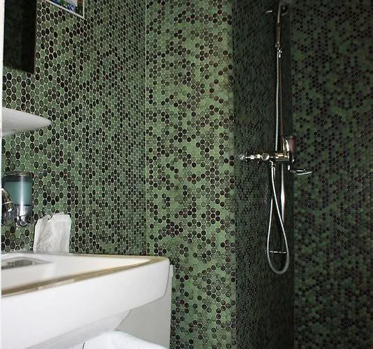 בית הארחה Alexander Old Town 2*